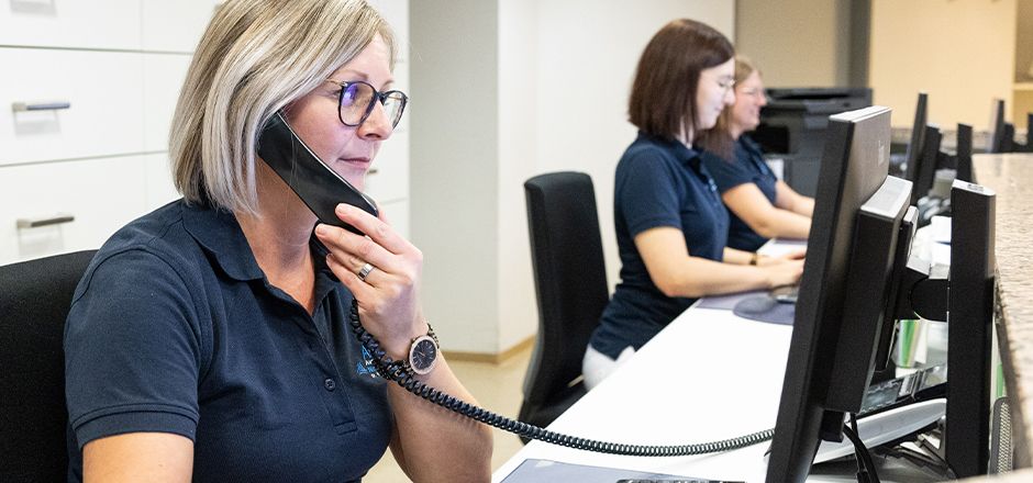 Unser freundliches Personal empfängt Sie gerne in unseren Praxen oder am Telefon