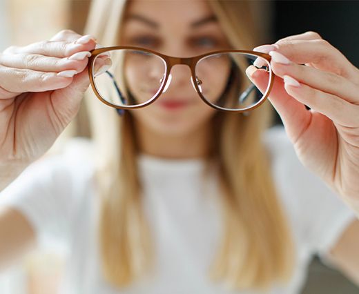 Eine Brille haben Sie (bei gleichbleibendem Augenzustand) mitunter mehrere Jahre im Gebrauch.